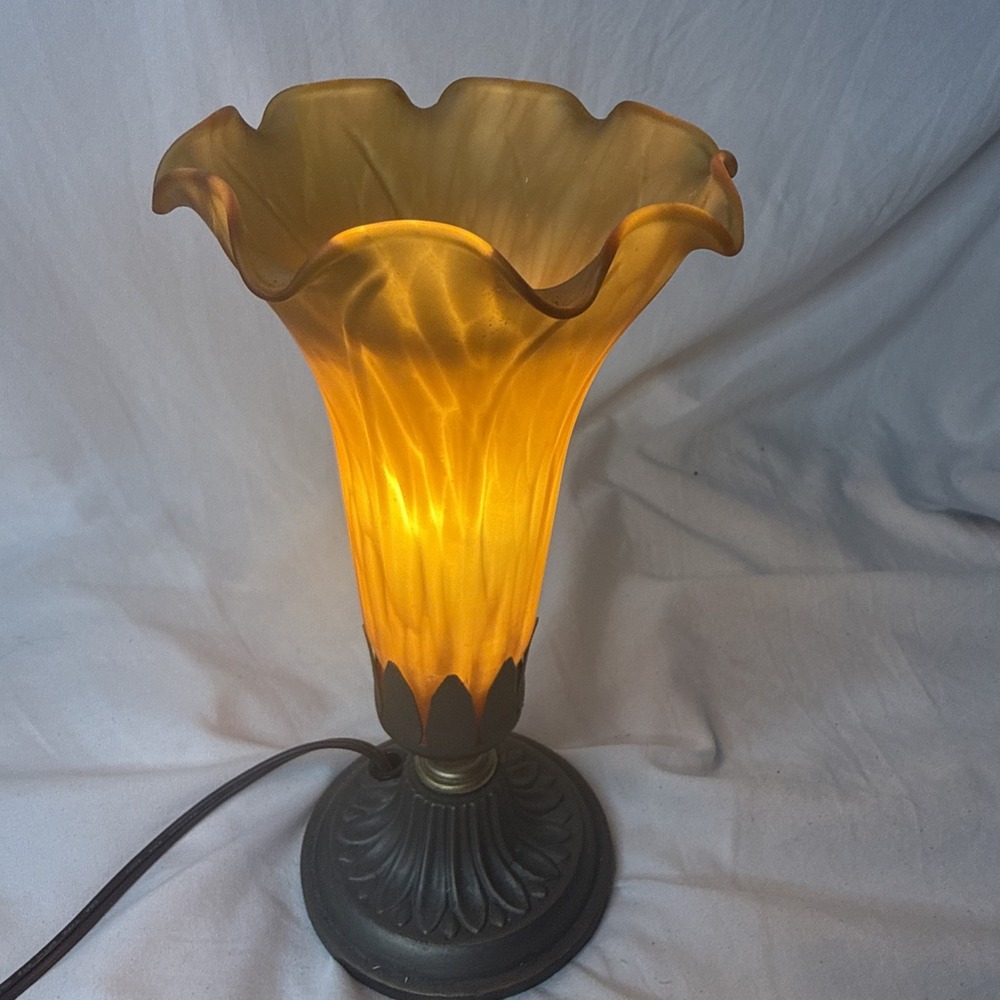 Tiffany Style Tulip Lily Trumpet Amber Glass Metal Base Accent Lamp Art Nouveau - Picture 3 of 9